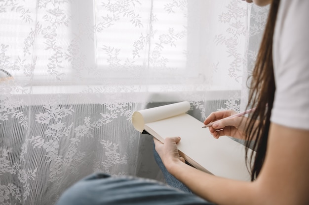 Fototapeta lateksowa czy samoprzylepna - jaką wybrać do swojego wnętrza?