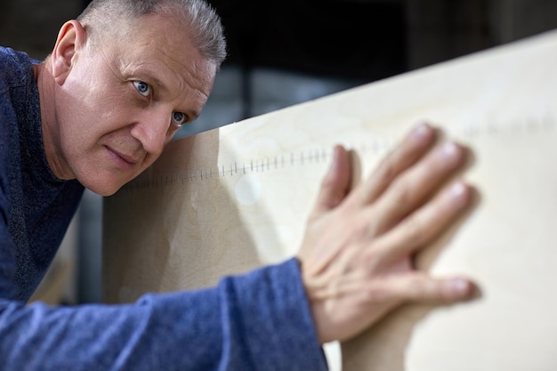 Ile kosztuje tapetowanie metra kwadratowego ściany?