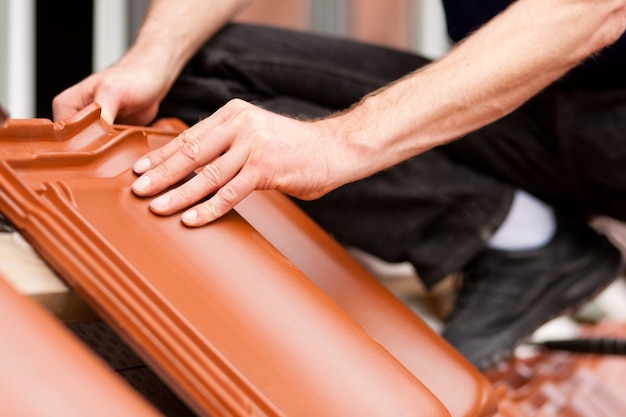 Jak odnowić dachówkę ceramiczną farbą?