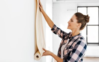 Jak prawidłowo przykleić tapetę winylową na fizelinie?