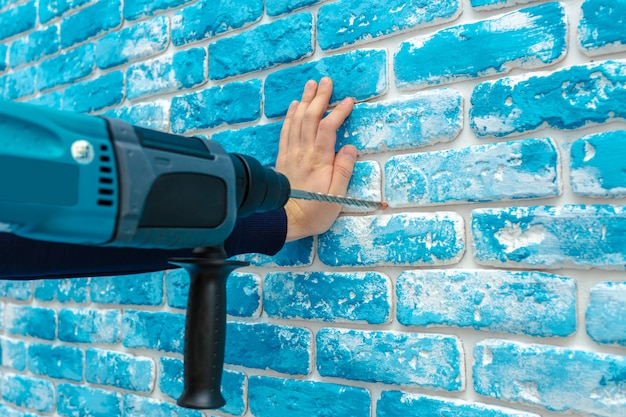 Jak prawidłowo stosować Ultrament suchy mur?