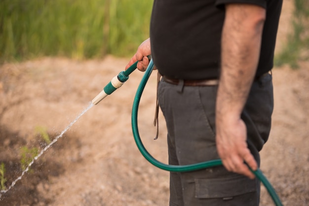 Jak zrobić własny wąż do podlewania kropelkowego w ogrodzie?