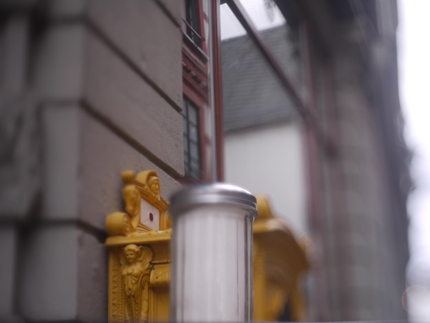 Jakie materiały sprawdzą się do obłożenia komina systemowego?