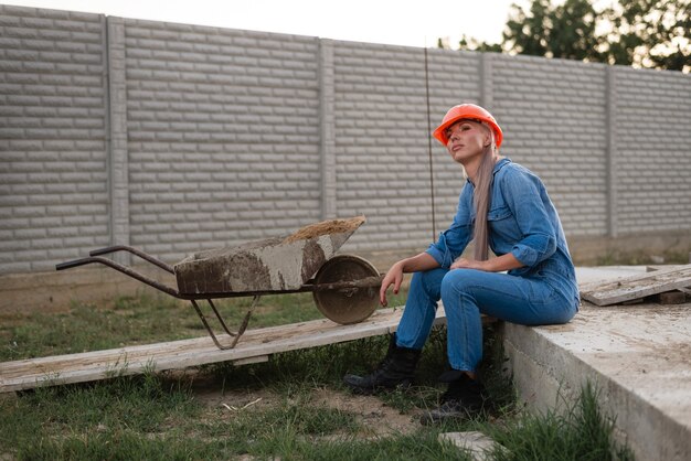 Jakie materiały sprawdzą się do zrobienia podmurówki ogrodzenia?