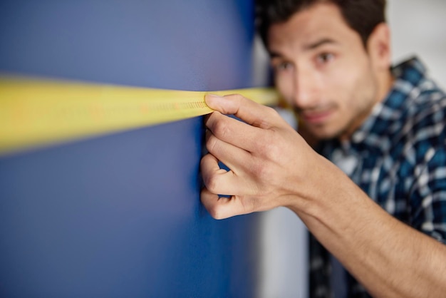 Sprytne sposoby na ukrycie łączeń tapet w domu