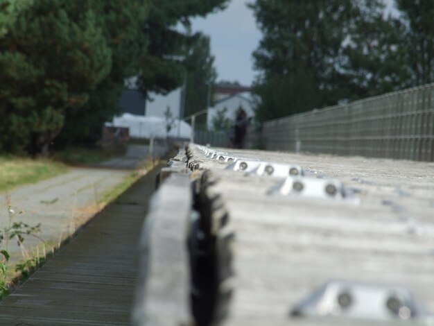 Jaka powinna być głębokość fundamentu pod ogrodzenie?