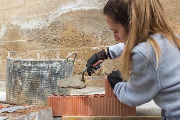 Ocieplenie fundamentu - czy warto to zrobić samodzielnie?