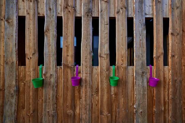 Jakie drewno najlepiej sprawdzi się na płot w Twoim ogrodzie?