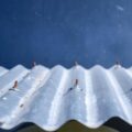 Jak obliczyć potrzebną liczbę spinek na metr kwadratowy dachówki?